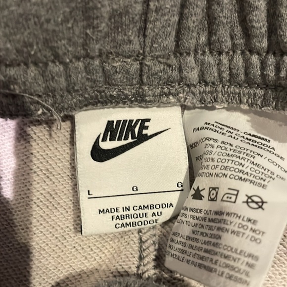 Nike Grey Shorts (Cotton) Boys Size Large - Picture 3 of 3